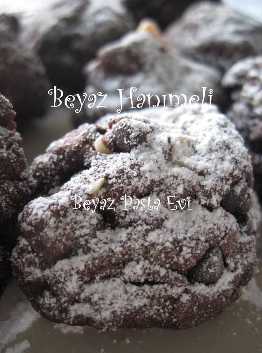 BEYAZ HANIMELİ Fındıklı, damla çikolatalı, kakaolu kurabiye