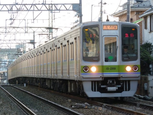 京王電鉄　急行　高尾山口行き7　10-000形280F