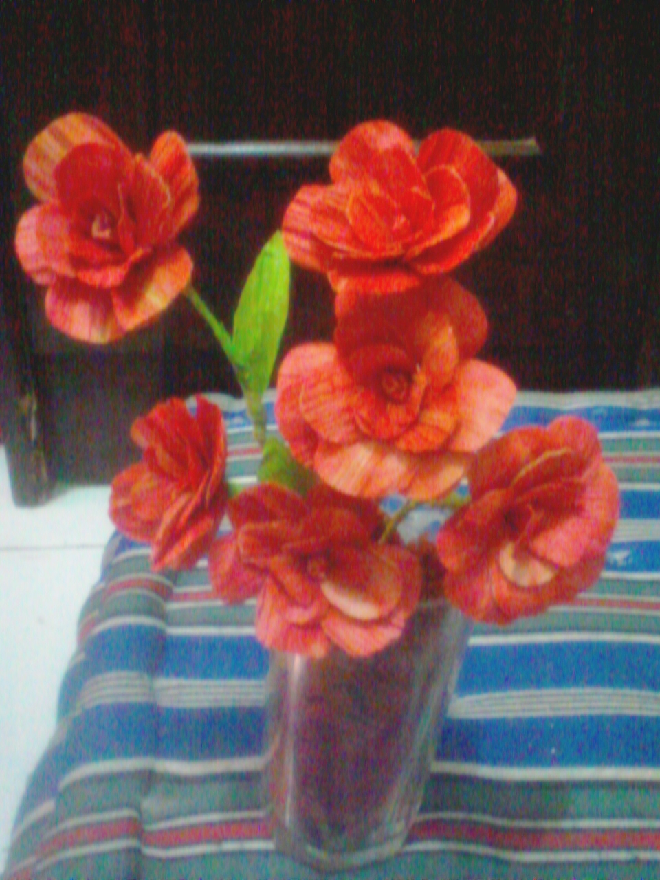 Bros Jual Bunga Imitasi dari Klobot Jagung, Tempat Pensil