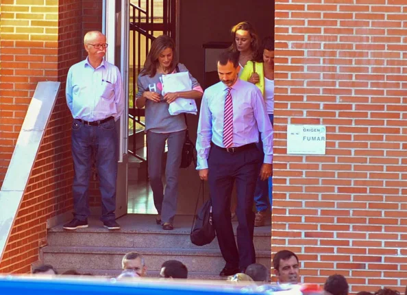 It's the day that every child hates but not even princesses of Spain can avoid the dreaded first day back at school after the summer. (12 September 2014)