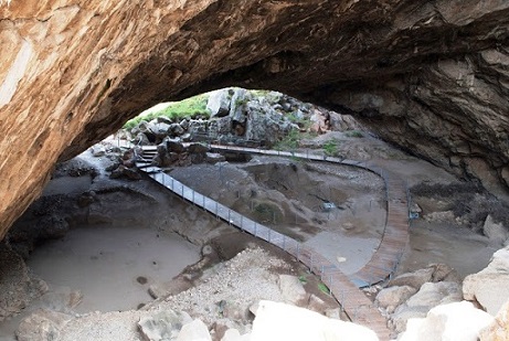 Το δικό μας αφιέρωμα για το προϊστορικό Σπήλαιο «Φράγχθι» στην Κοιλάδα...