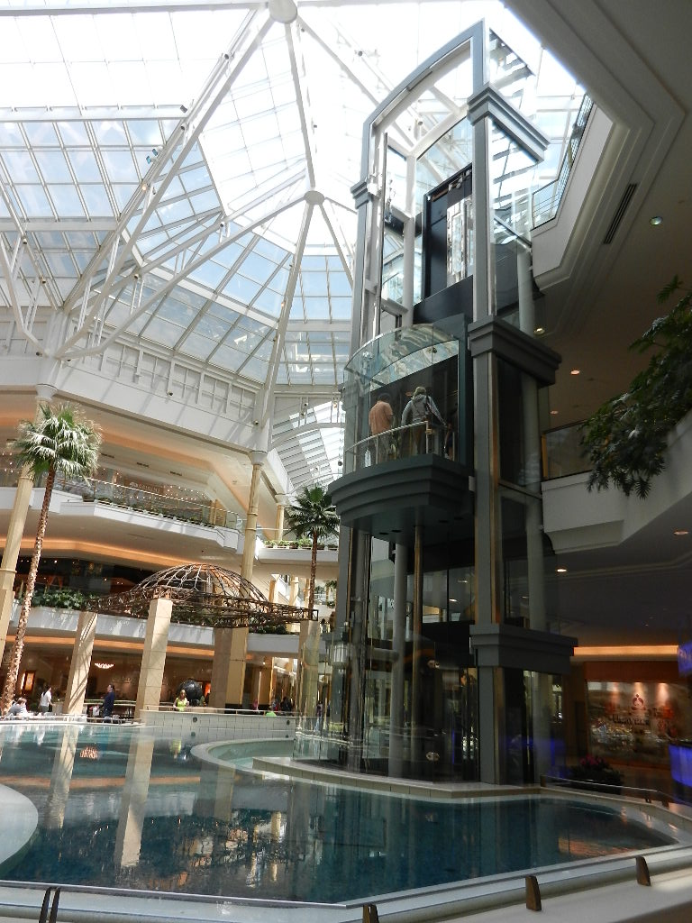 LUXURY MEGA MALL - SOMERSET COLLECTION 