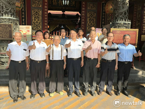 圖說:台南市長參選人顏純左昨(11)日前往台南市台灣首廟天公廟與董事長徐國潤、董監事一起座談,探討如何提昇宗教文化。 圖說:台南市長參選人顏純左昨(11)日前往台南市台灣首廟天公廟與董事長徐國潤、董監事一起座談,探討如何提昇宗教文化。