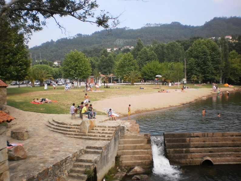 Vista para a Praia Fluvial de Burgães