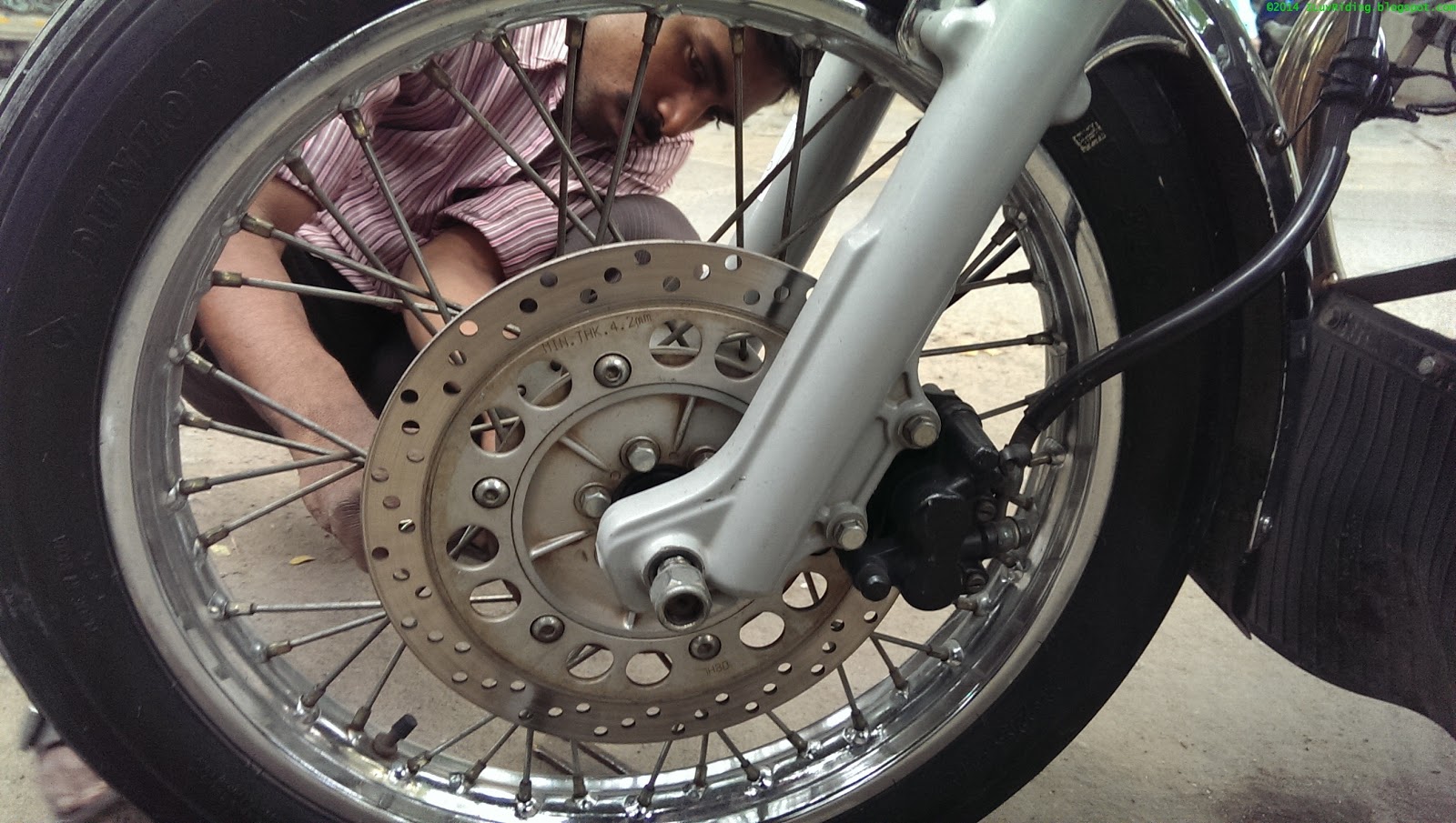Sid's Motorcycle Diary Replacing Front Tyre / Tube