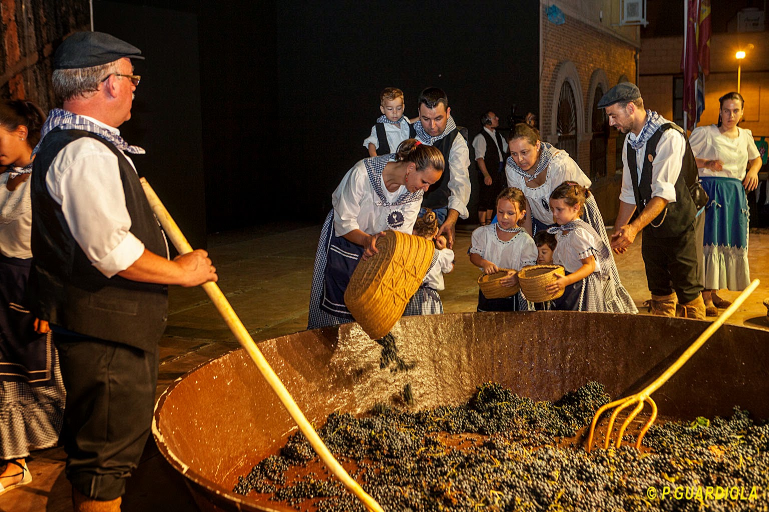 Ofrenda de uvas y primer mosto Jumilla 2014