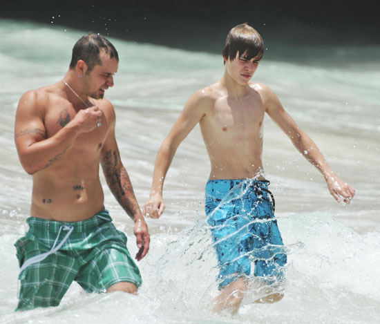 Shirtless Singers Justin Bieber Shirtless In Barbados