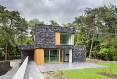 Fachada de casa con piedras oscuras ~ Cocinas modernas