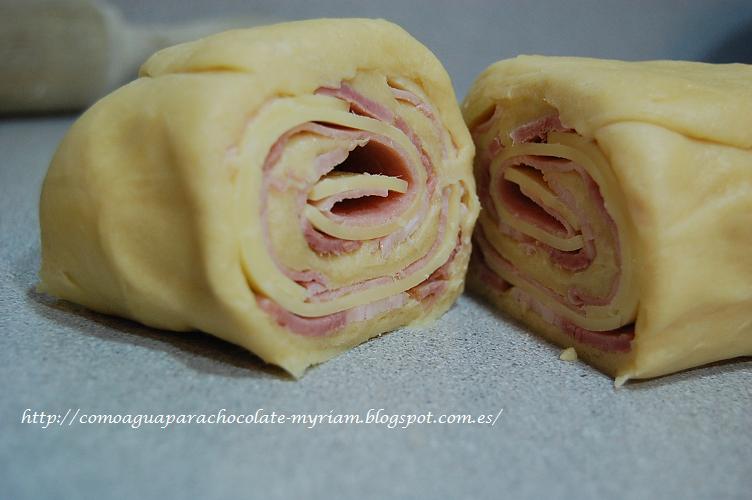COMO AGUA PARA CHOCOLATE PAN DE BRIOCHE RELLENO DE BEICON,JAMÓN Y QUESO