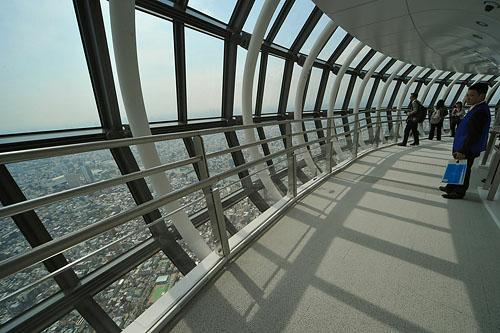 Tokyo+Sky+Tree+upper+deck+3+inside+view.JPG