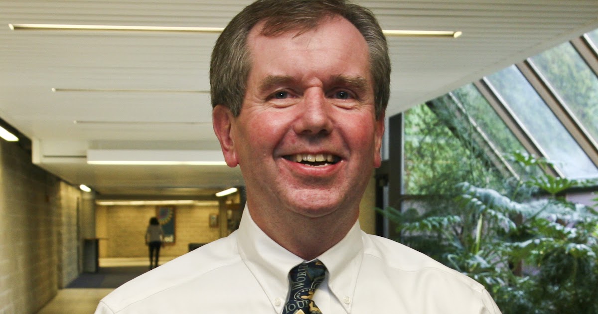 UIS People Tom Ambrose receives leadership award from Mothers Against