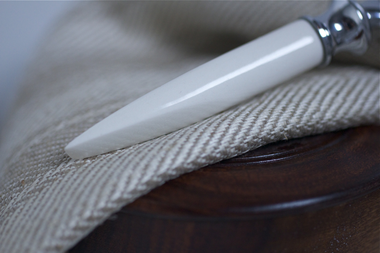 The Wardens Today CERAMIC SHAVING SET