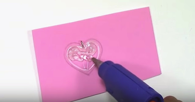 DIY Adorable Heart Pendant Using A Hot Glue Gun