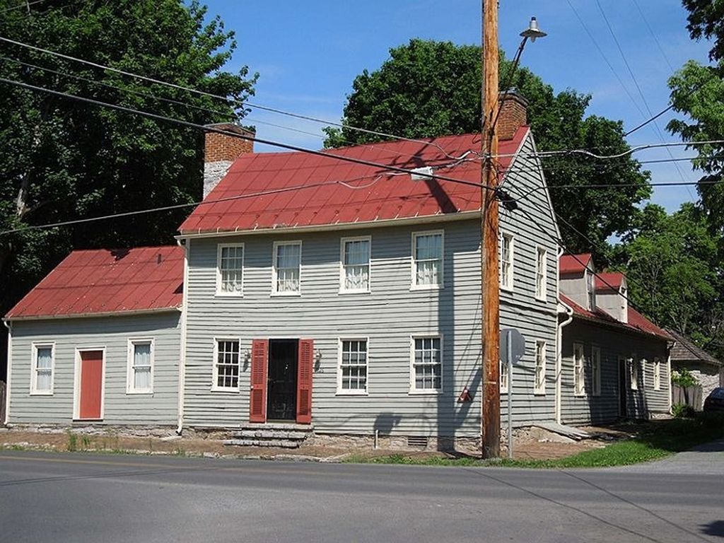 Sweet House Dreams GranthamStone House, 1750 Colonial in Middleway