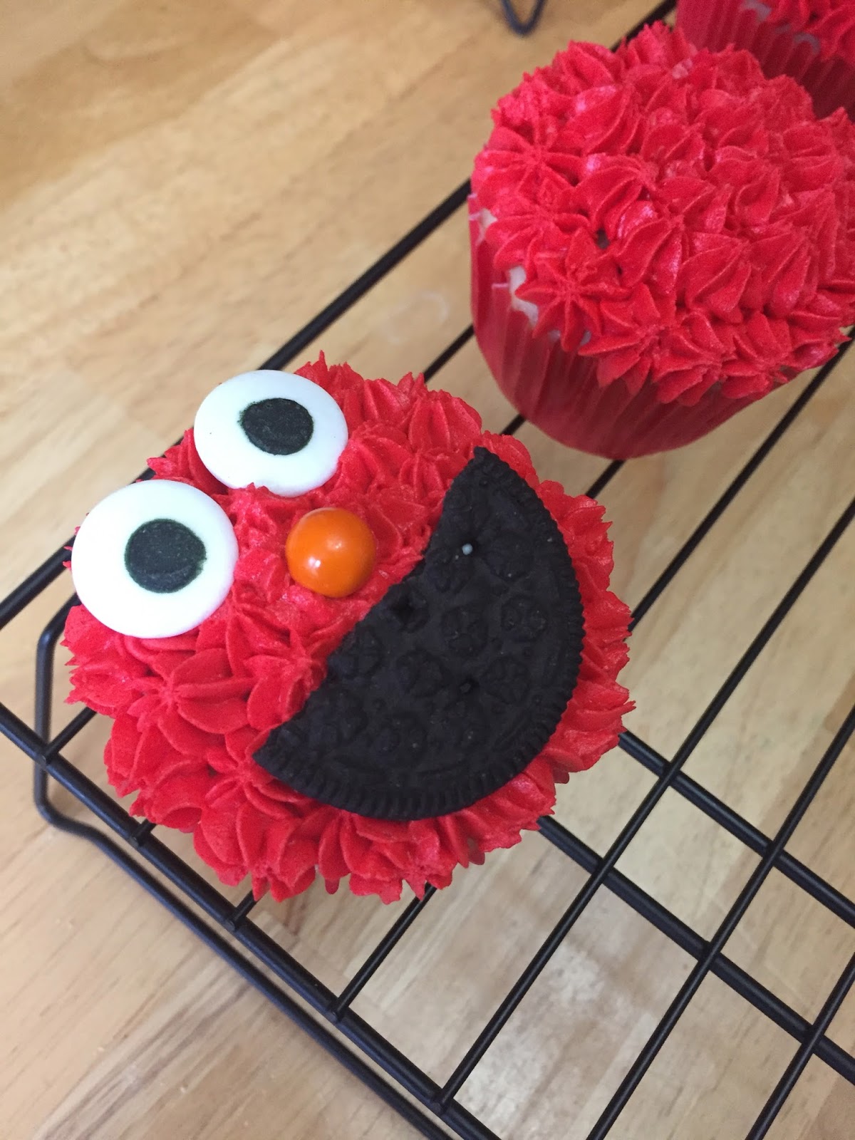 T B T And Little She Making Elmo Cupcakes And A Mini Cake For