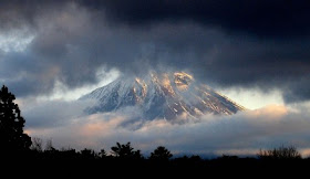 unik-asik-aneh.blogspot.com - 7 Gunung Yang Di Sucikan Di Dunia