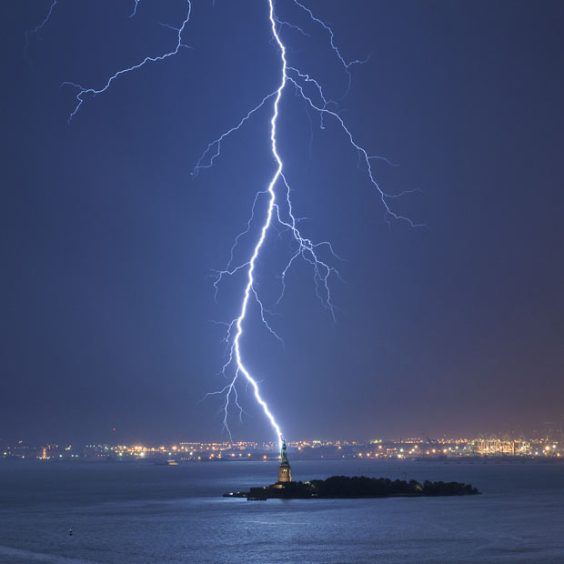 The Lightning Blog Landmark Lightning Strikes Statue Of Liberty, New York