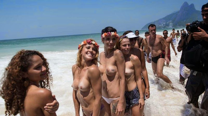 Ljepotice gole na plaži