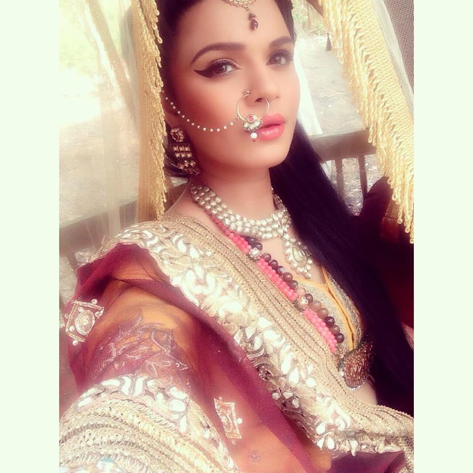 Aashka Goradia TV Actress Sexy Gallery