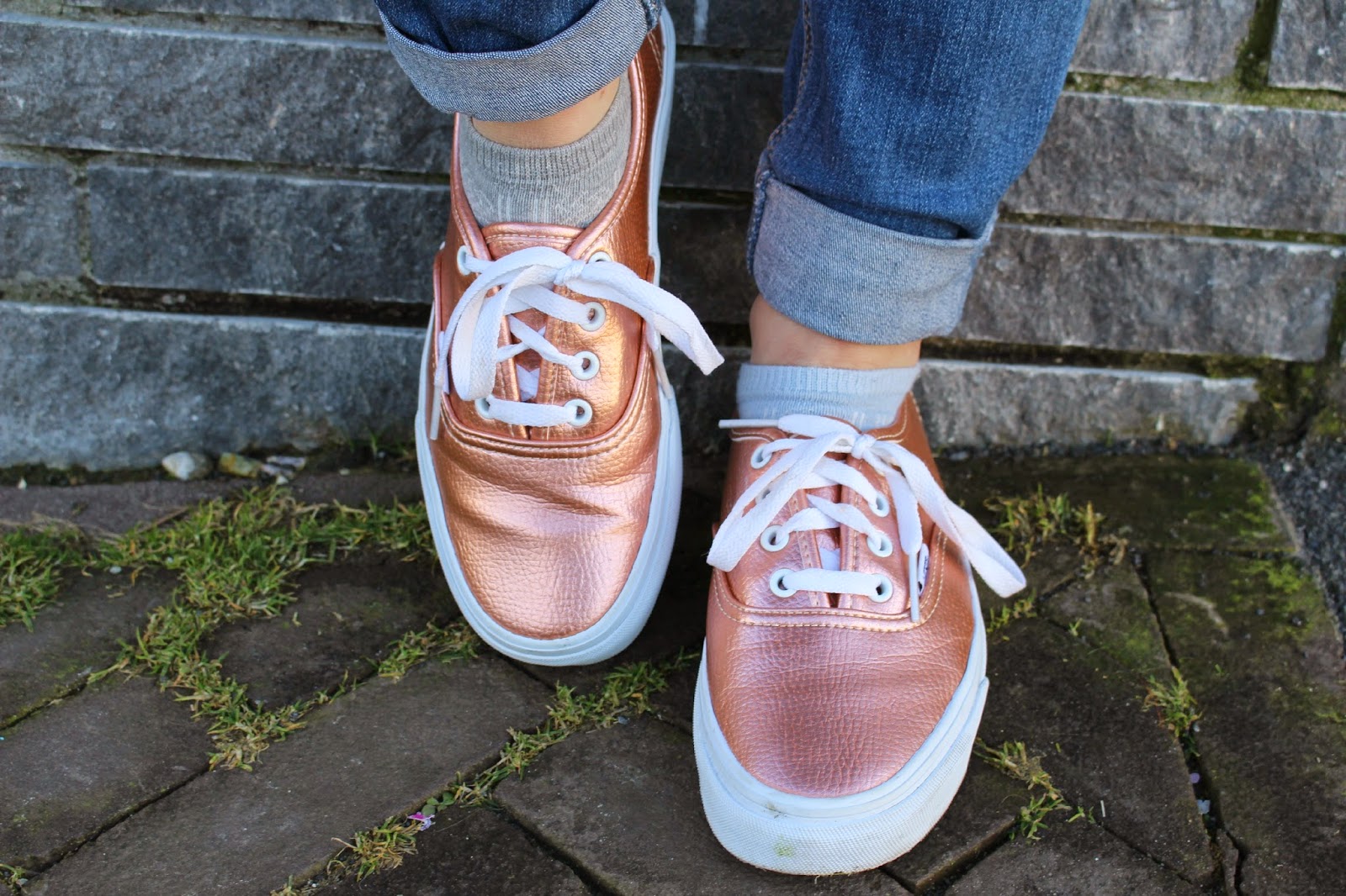 Street Art In Berlin 32 Hackesche Hofe Berlin Du Bist