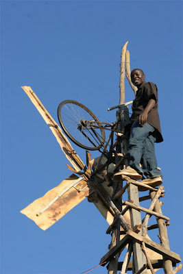 William Kamkwamba, trabajando en las condiciones más adversas 7