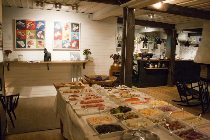 نقره لتكبير أو تصغير الصورة ونقرتين لعرض الصورة في صفحة مستقلة بحجمها الطبيعي