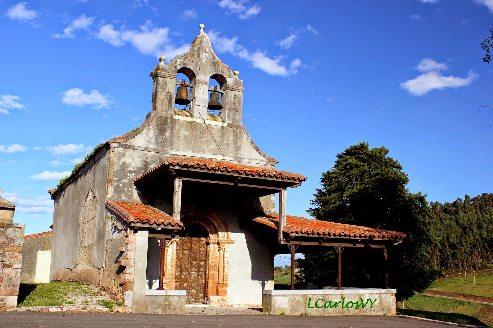 Foto de Iglesia de Santiago de Arlós en Llanera, Asturias