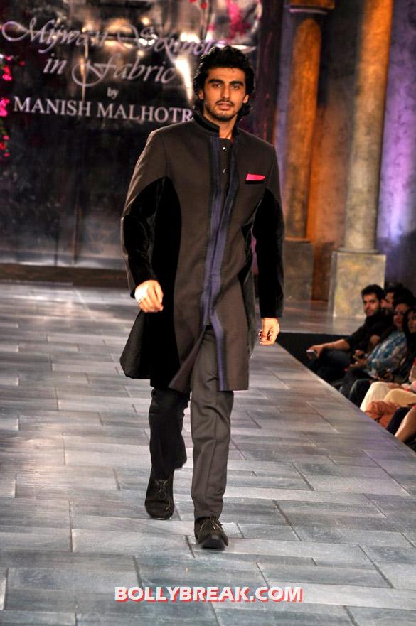 Arjun Kapoor - (25) - Manish Malhotra 'Mijwan-Sonnets in Fabric' fashion show Photos