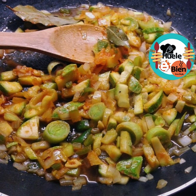 Paella de bacalao con verduras ¡Huele Bien!