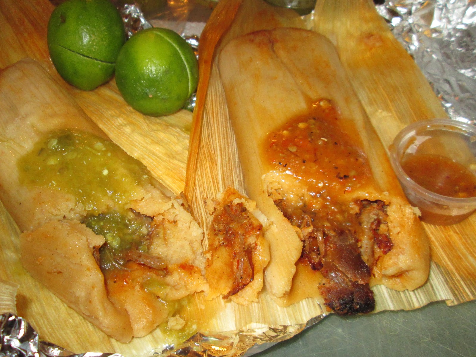 Tamales de puerco con salsita roja y verde / Pork meat tamales with red