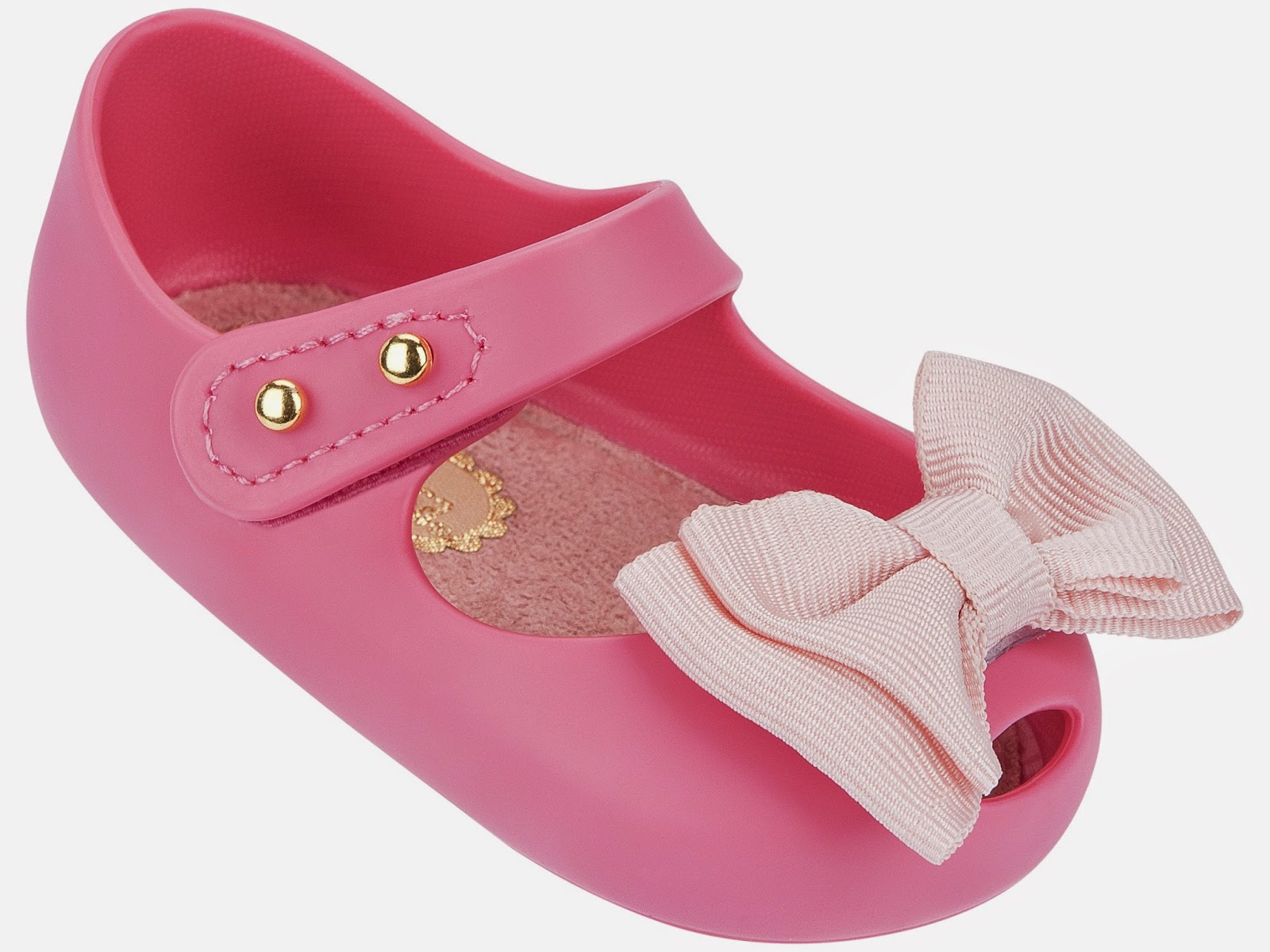 Rina's Rainbow Mini Melissa Conquers the World!