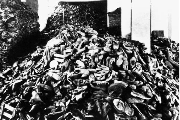 From the MOON to the GRAIL 299. Nuit et brouillard/Night and Fog (1955)