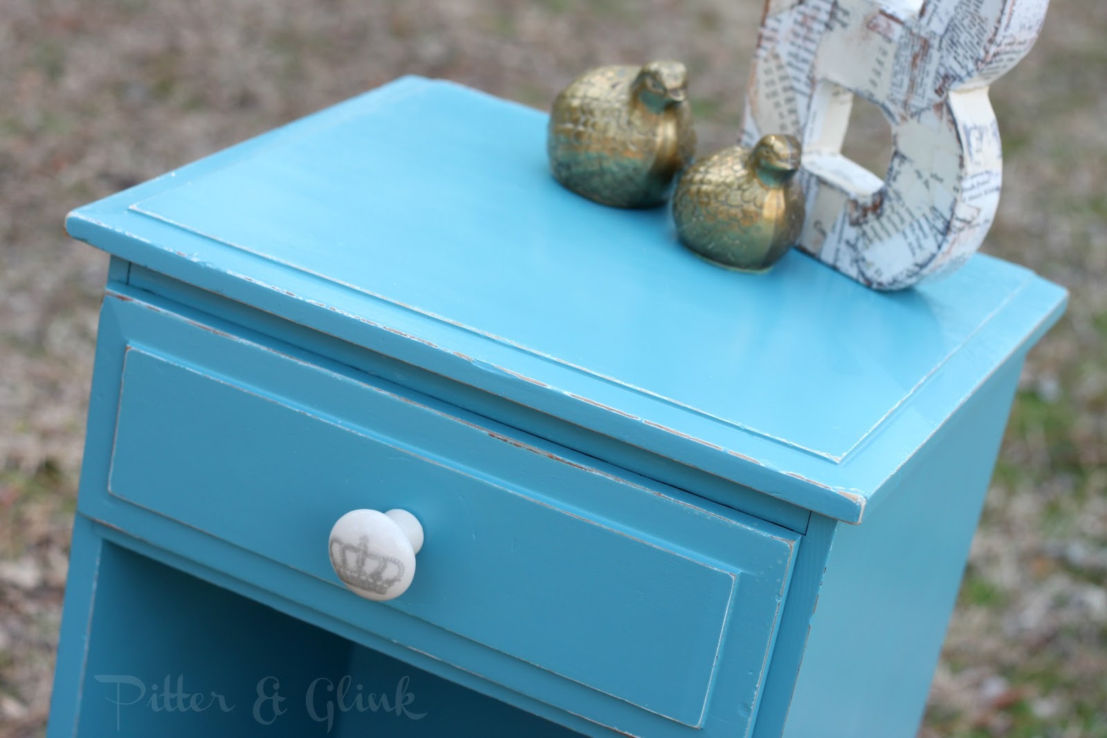 PitterAndGlink {End Table Makeover}