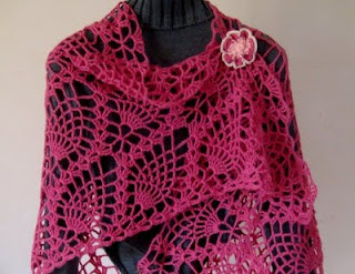 كيفية حياكة شال كروشيه Pink+camellia+crochet+shawl2