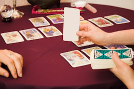 Reserva tu consulta de Tarot Terapéutico por el correo que aparece de contacto.