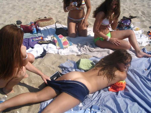 Teen Girls Mooning Ass Voyeur Candid Nude Bottomless Bikini