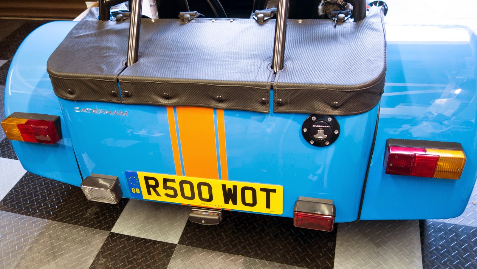 Caterham R500 with standard rear indicators and light blocks.