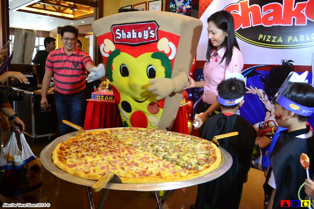 lafanggero Catch the Justice League at Shakey's!