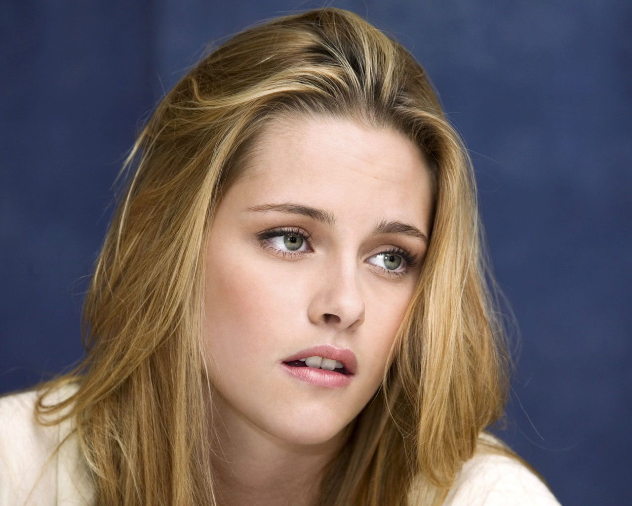 http://3.bp.blogspot.com/-NJzKy1s_6zE/TupgXnnCwiI/AAAAAAAABCA/tOO2-cDl0BQ/s1600/kristen+stewart+%25284%2529.jpg