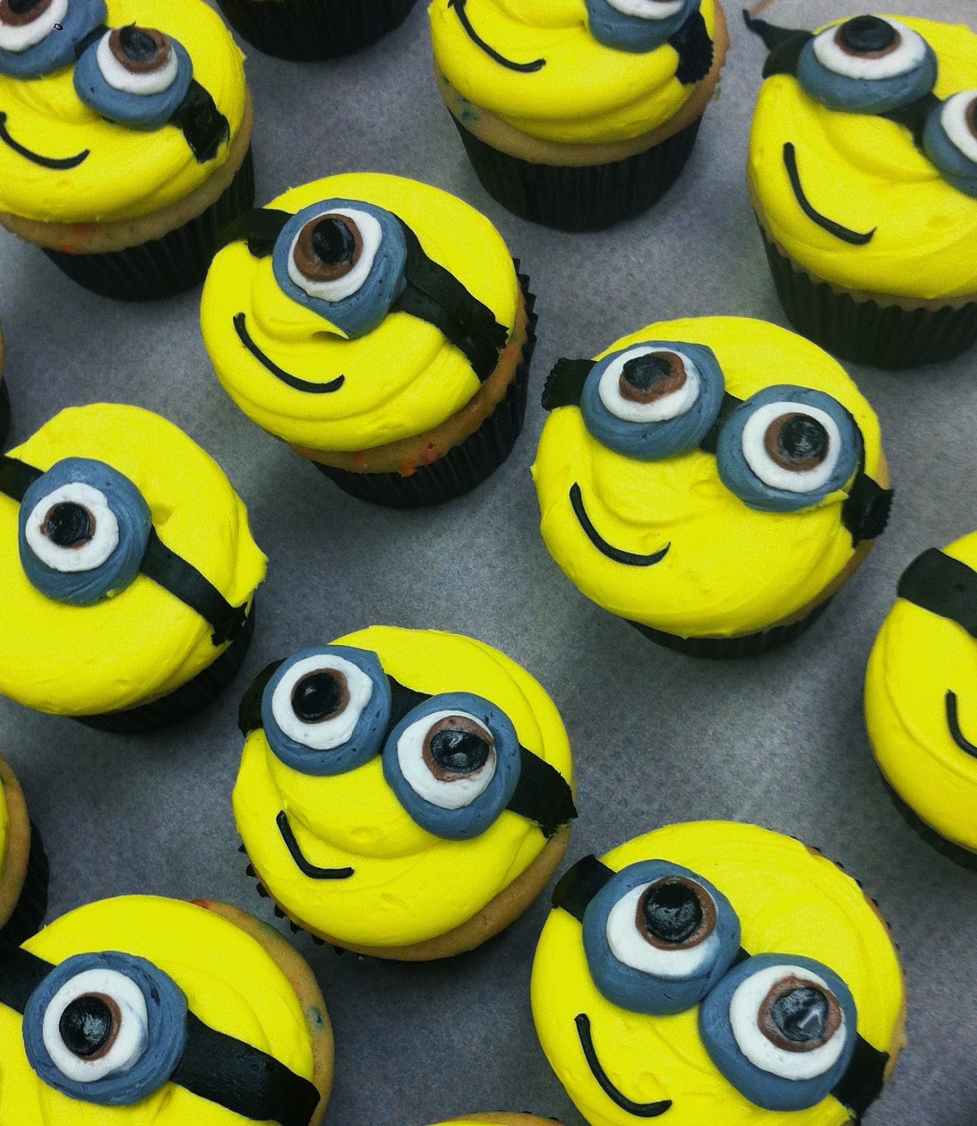 Lola Pearl Bake Shoppe Minion Cupcake Mania!