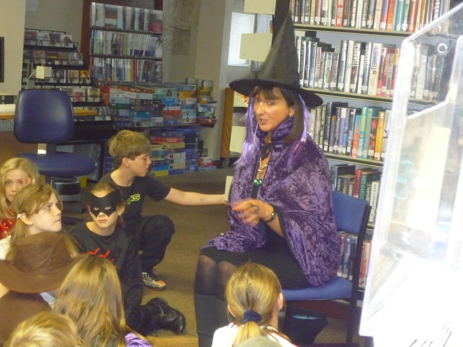 Deborah Leslie Aberdeenshire Reader In Residence Turriff Library Reading Session