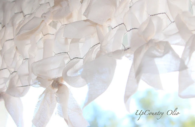 Chicken wire window valance by UpCountry Olio featured on I Love That Junk