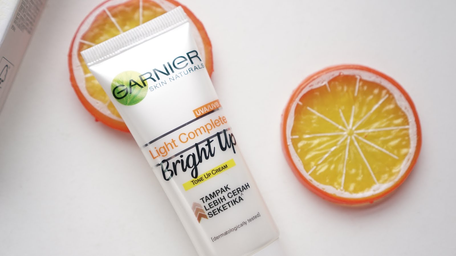 Garnier Light Complete Bright Up Tone Up cream Stevie Wong