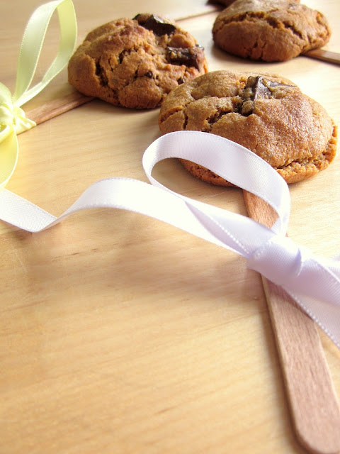 Tikkukeksit – Cookies on a stick
