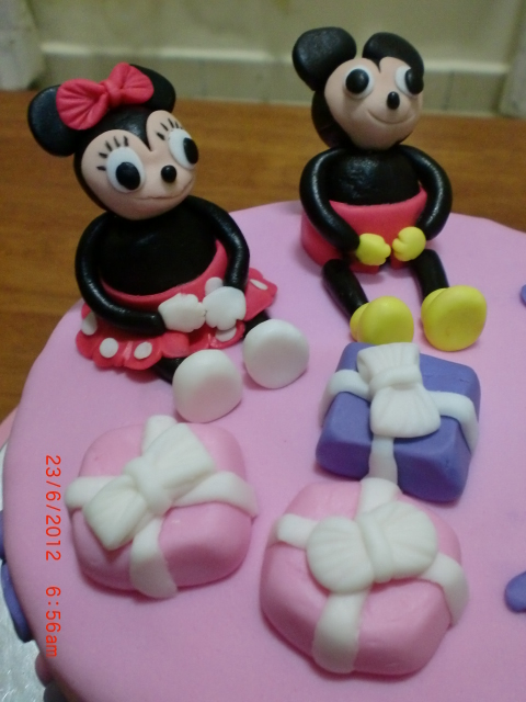 Yummy Cuppy Cakes :..: Minnie & Mickey Mouse Birthday Cake