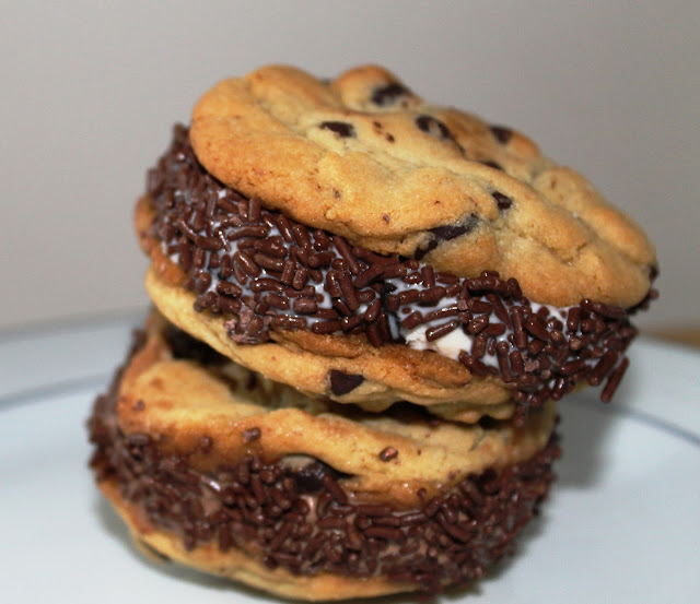 Life on Food chocolate chip cookie ice cream sandwiches chocolateparty