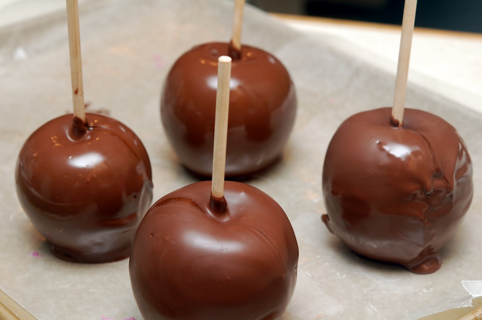 CHOCOLATE DIPPED APPLES Hugs and Cookies XOXO