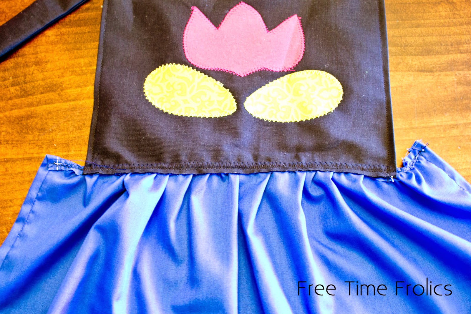 Anna Applique for a Frozen inspired apron www.freetimefrolics.com