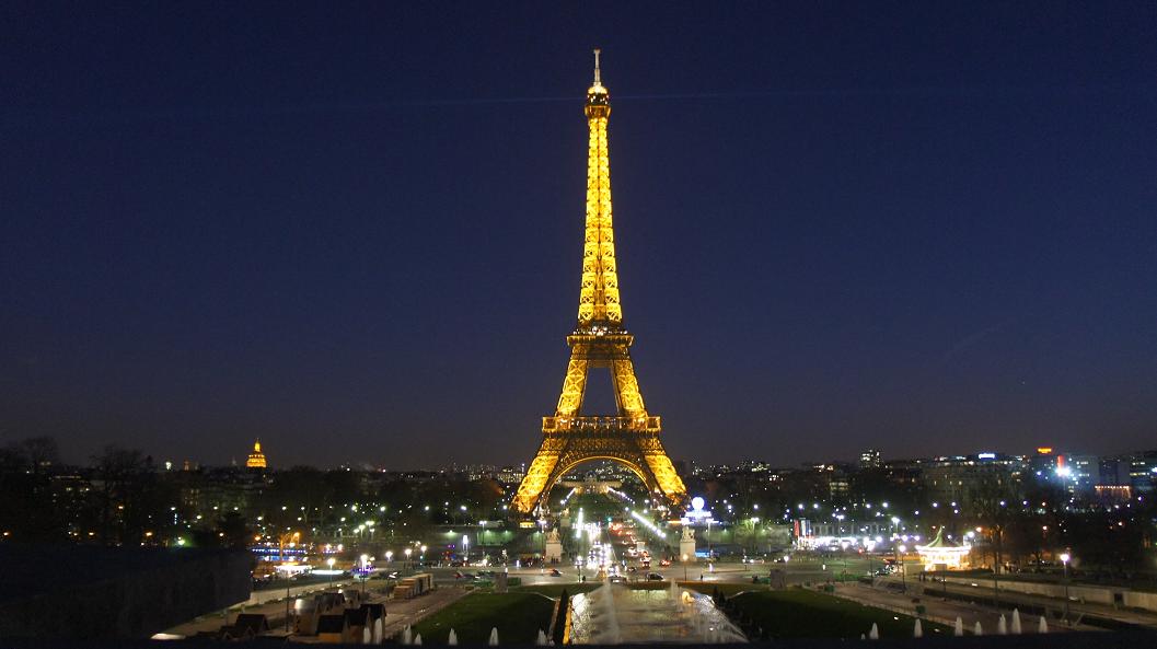 Ela é americana... da América do Sul Paris, cidade luz