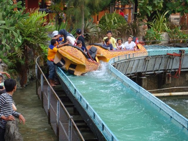 artikel lintas dunia: [FOTO] saat Terjadi Kecelakaan di Dufan